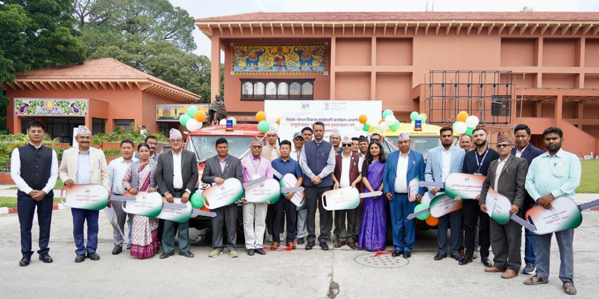 भारतद्वारा नेपालका स्वास्थ्य संस्थालाई ४० एम्बुलेन्स उपहार
