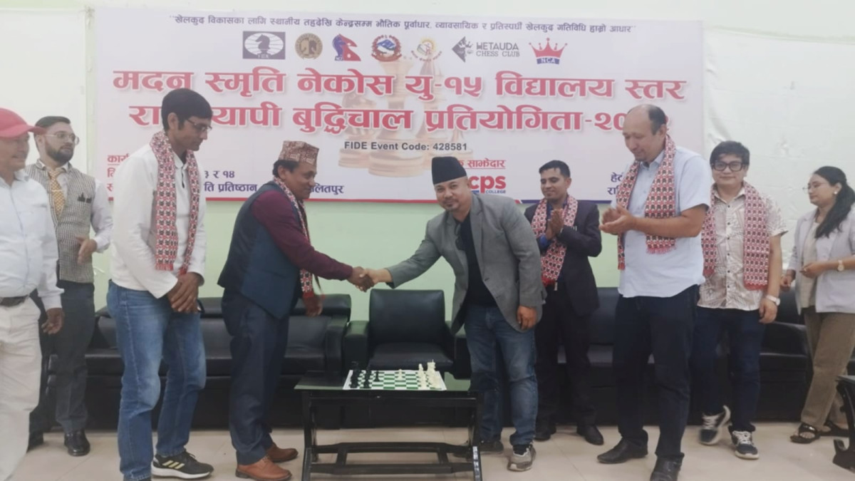मदन स्मृति नेकोस चेसमा डिएभि स्कूल अगाडि