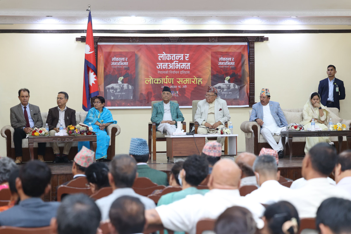 पूर्व प्रमुुख निर्वाचन आयुक्त श्रेष्ठद्वारा लिखित‘लोकतन्त्र र जनअभिमत: नेपालको निर्वाचन इतिहास’  पुस्तक लोकार्पित