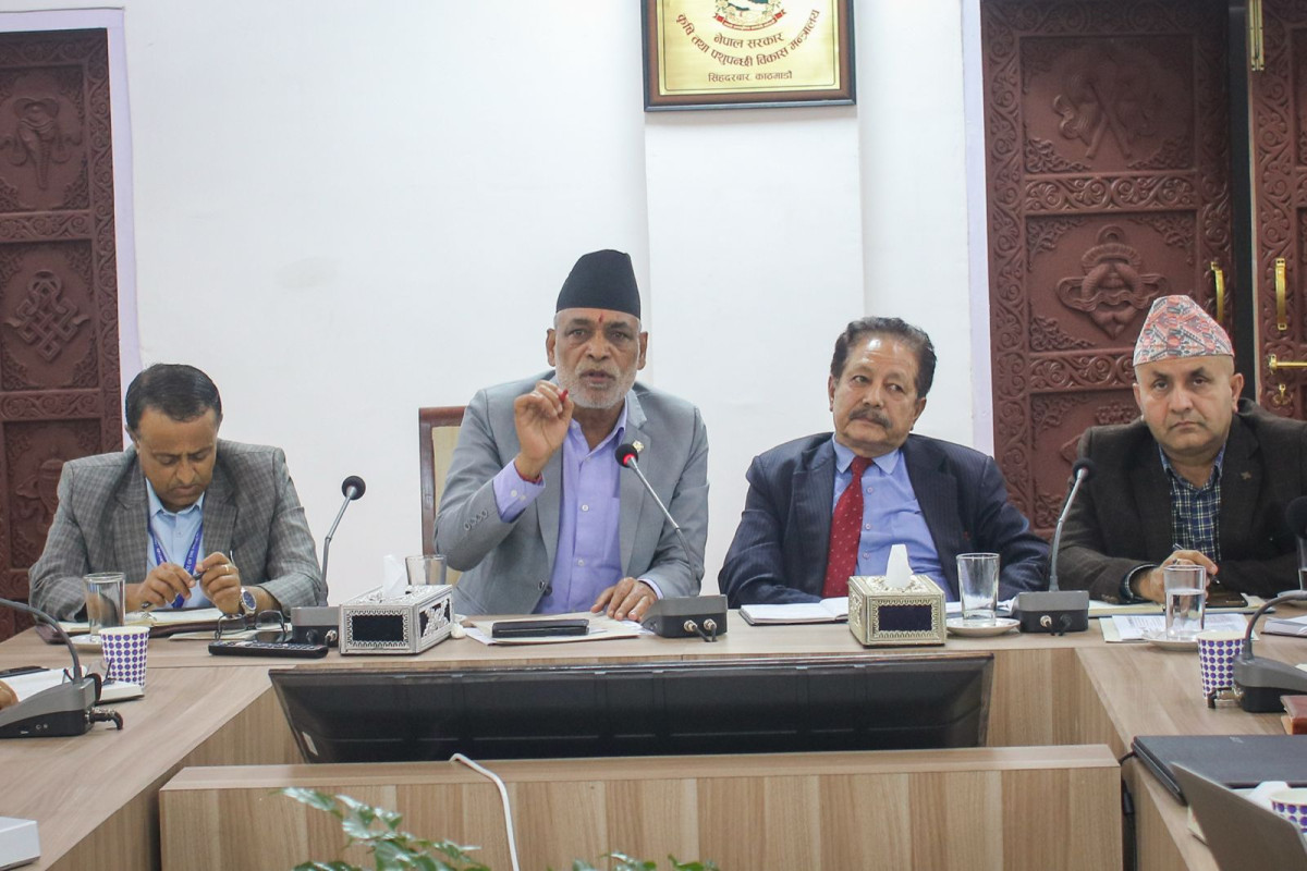 नागरिकले अनुभुति गर्ने गरी काम गर्न कर्मचारीहरुलाई कृषिमन्त्रीको निर्देशन