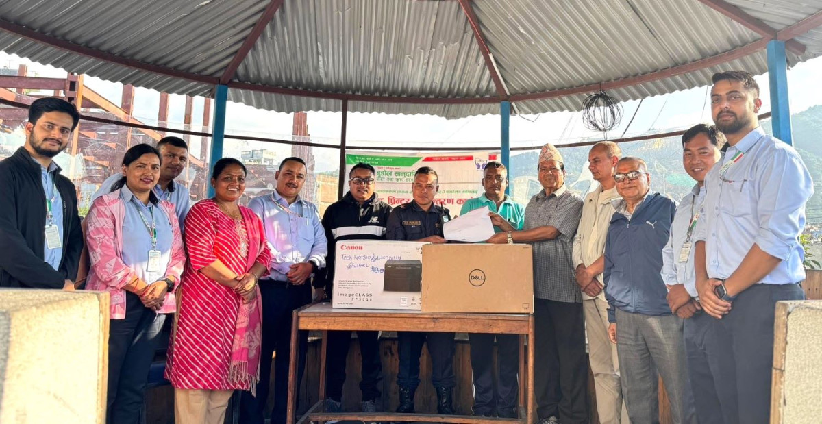 बुडोल सामुदायिक साकोसद्वारा सामाजिक उत्तरदायित्व बहन गर्दै प्रहरी कार्यालय बनेपालाई सहयोग